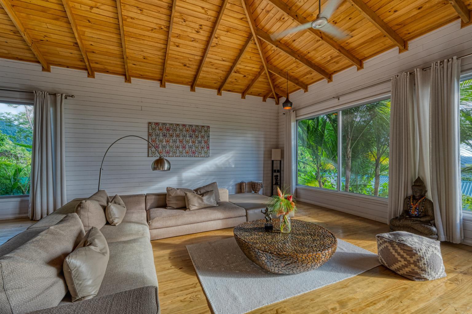Exceptional Retreat Center on 62 Acre in Tinamastes