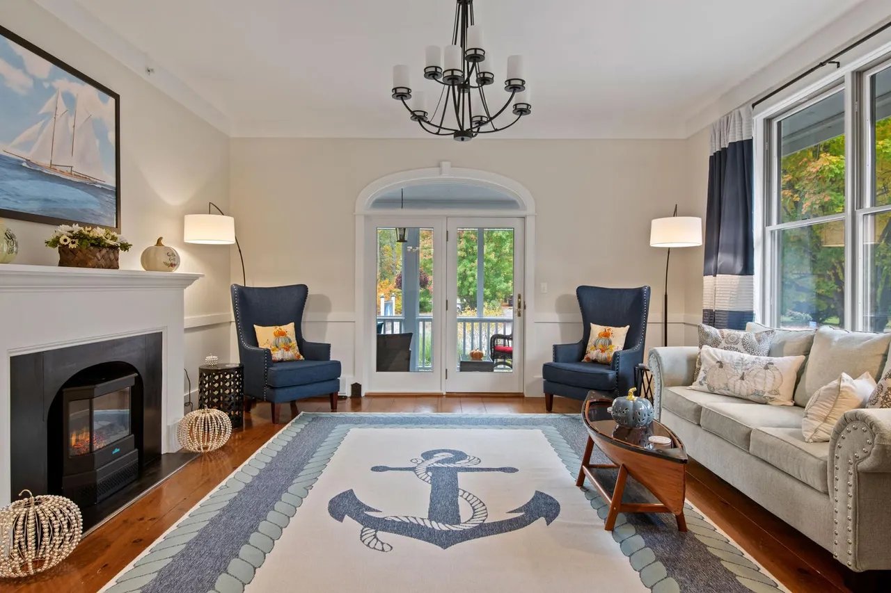 Tour this Nautical Kennebunk Bed and Breakfast