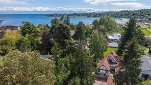 3900 Cadboro Bay Rd