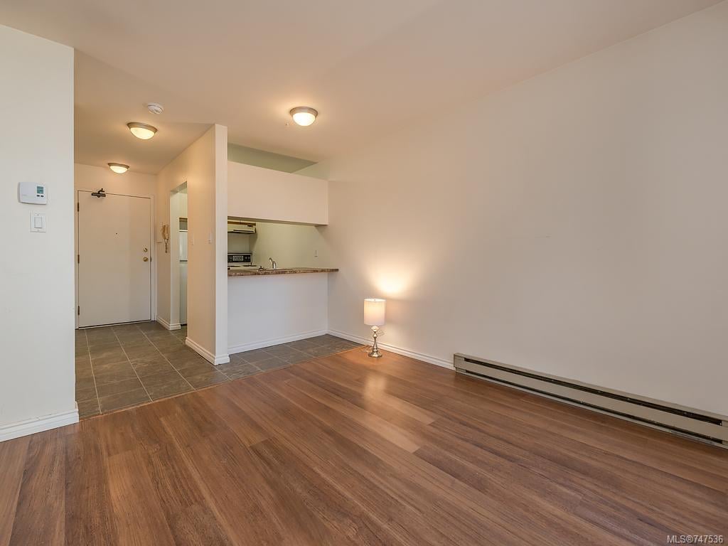 308-3277 Quadra St