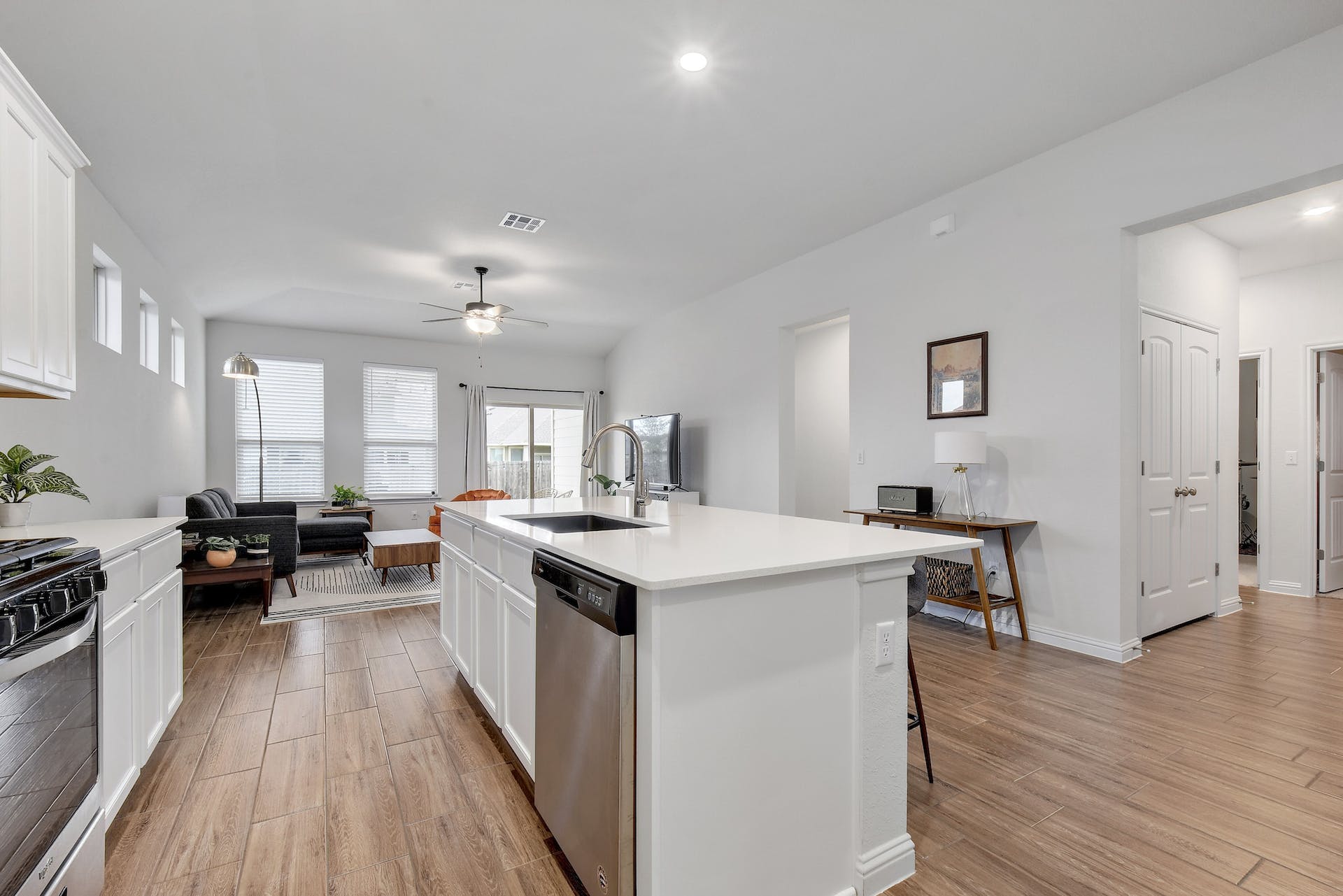 8206 Dampton Ln, Austin, Texas 78744