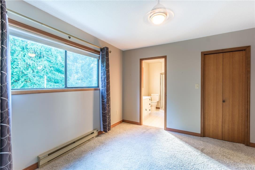 8733 Forest Park Dr, North Saanich