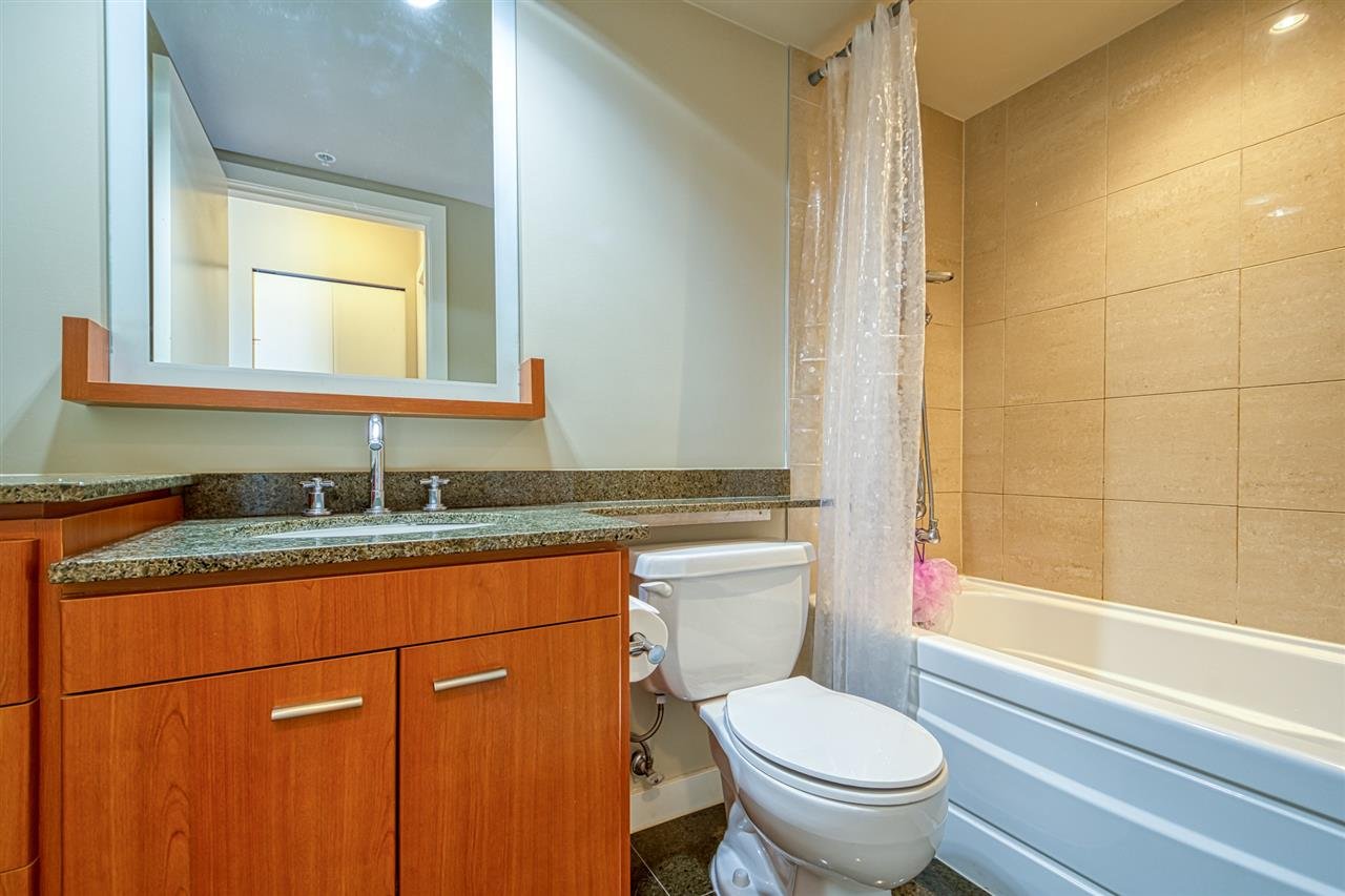 2207-583 Beach Cres