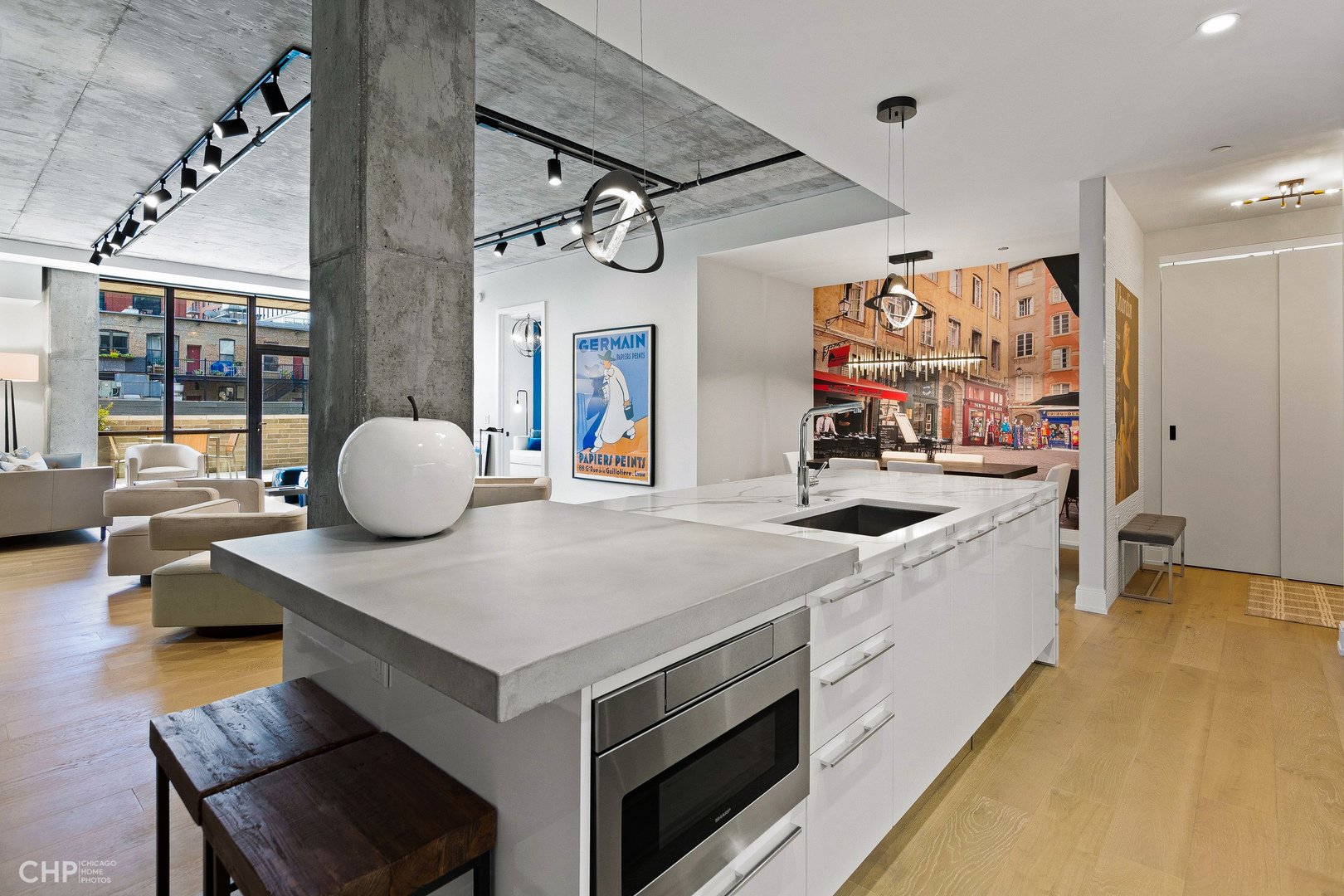 West Loop Luxury: 111 S Peoria St, #210