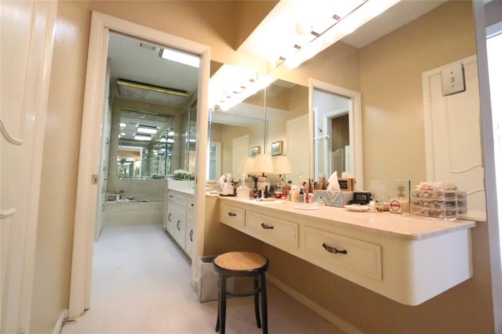 11 Inwood Oaks Dr