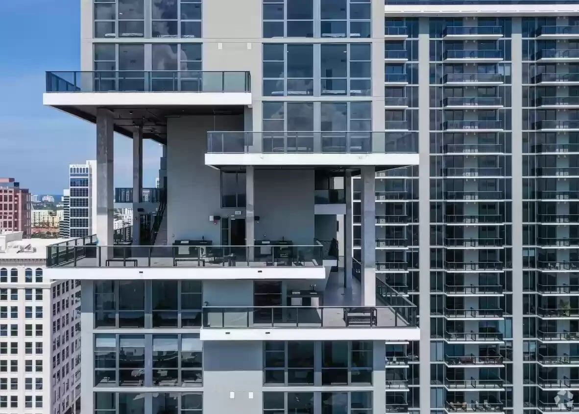 301 SW 1st Ave, Apt 1414 