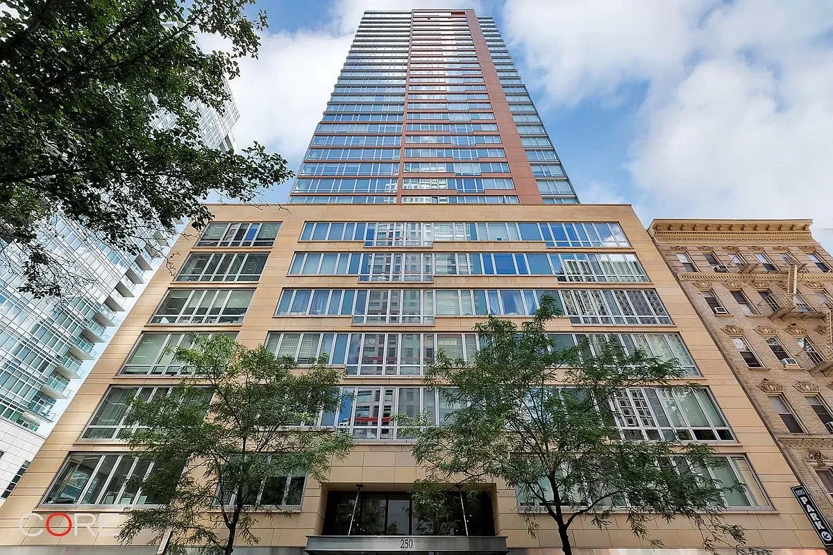 250 East 53rd Street Unit: 904