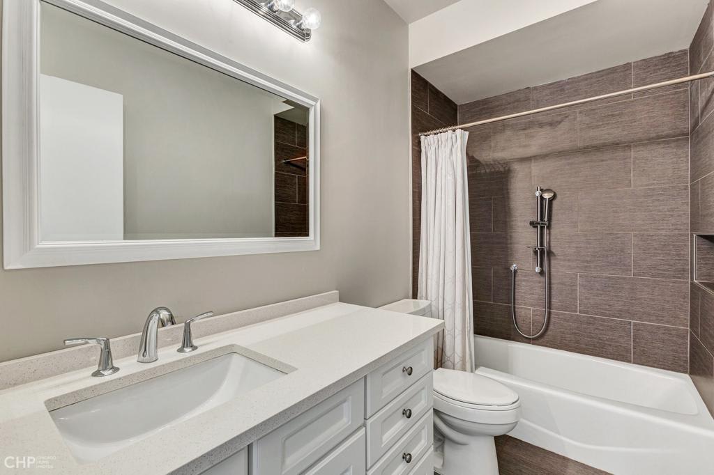 River West Townhome: 527 N Peoria