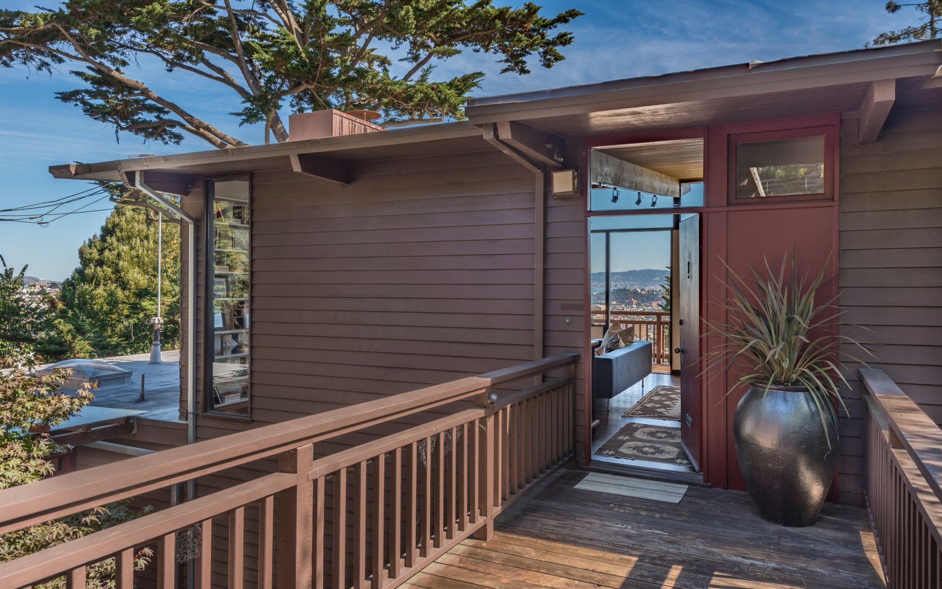 1 Miguel St