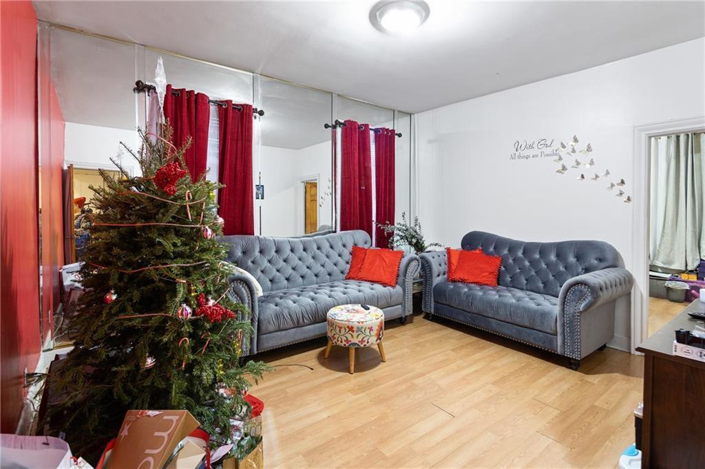 224 E 91 St