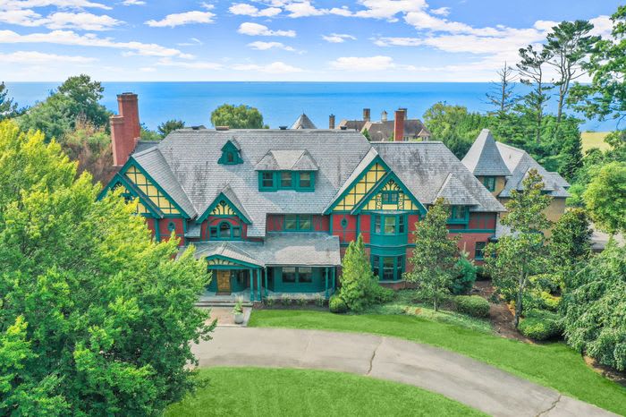 A Lavish Connecticut Replica of the Vanderbilts’ Shelburne Farms Overlooks Long Island Sound