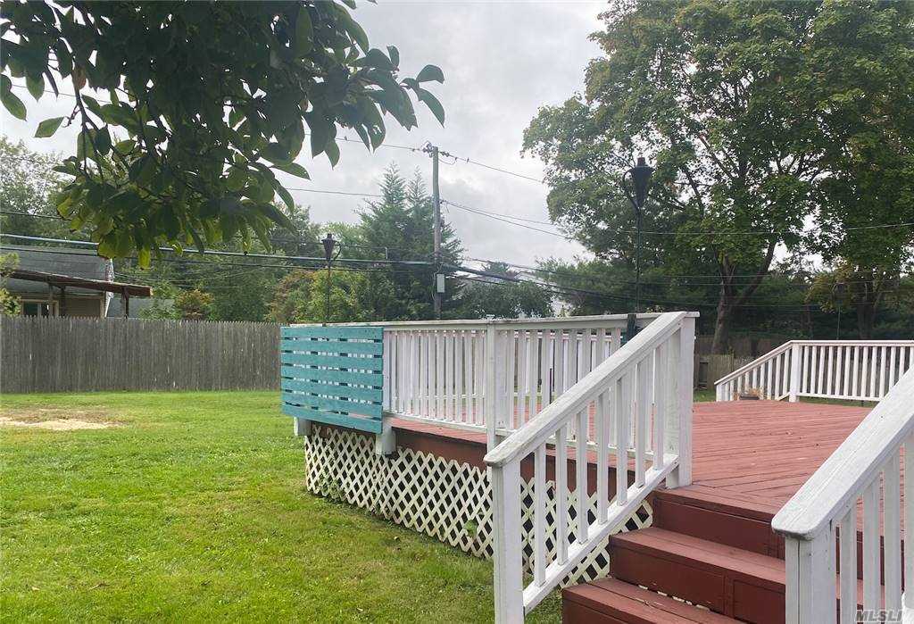 212 Haypath Rd, Old Bethpage