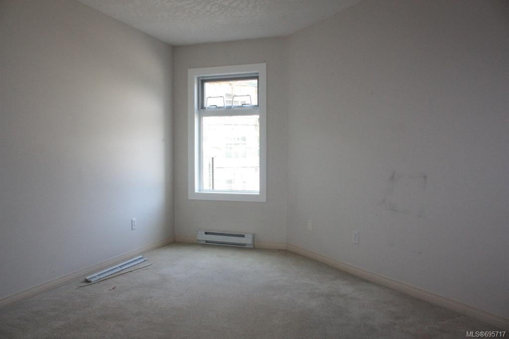 203-1083 Tillicum Rd