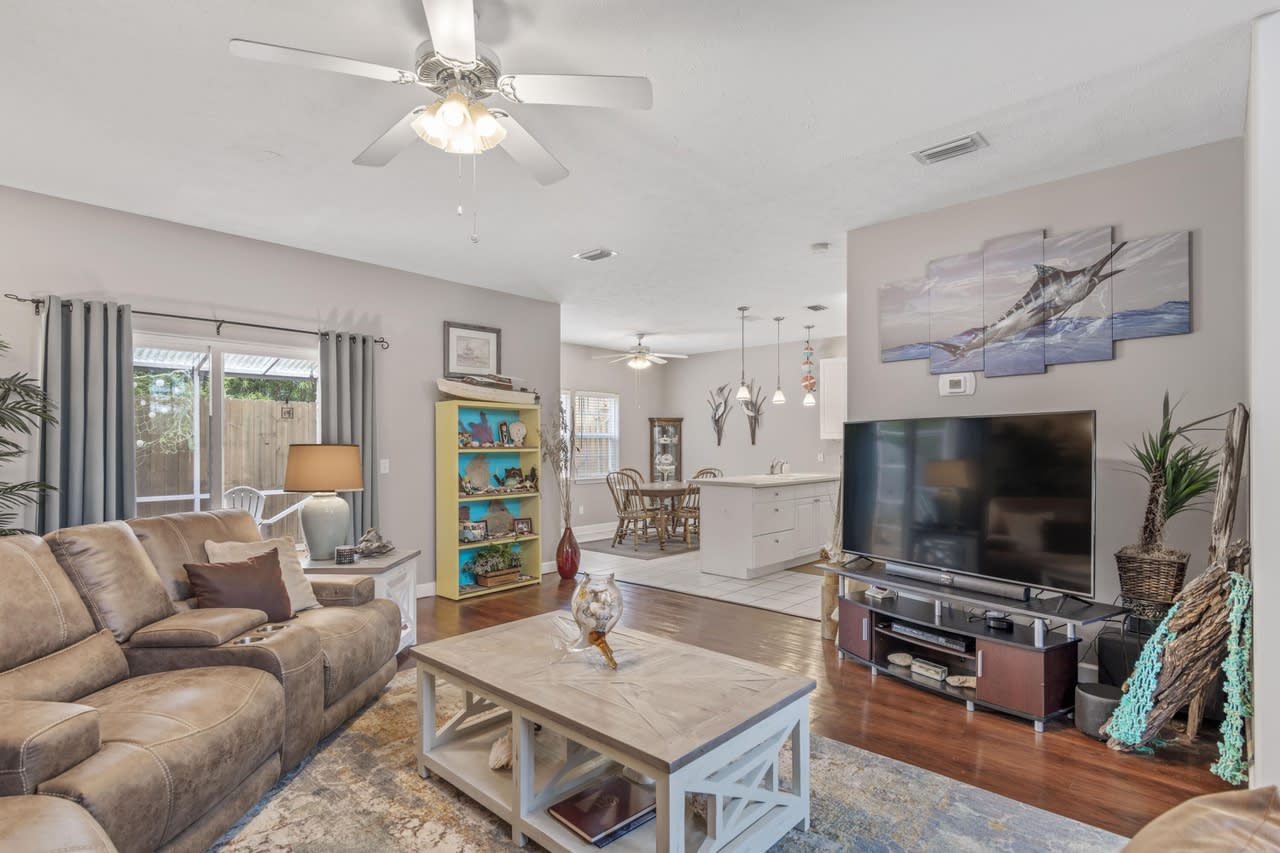 6216 N LAGOON Drive