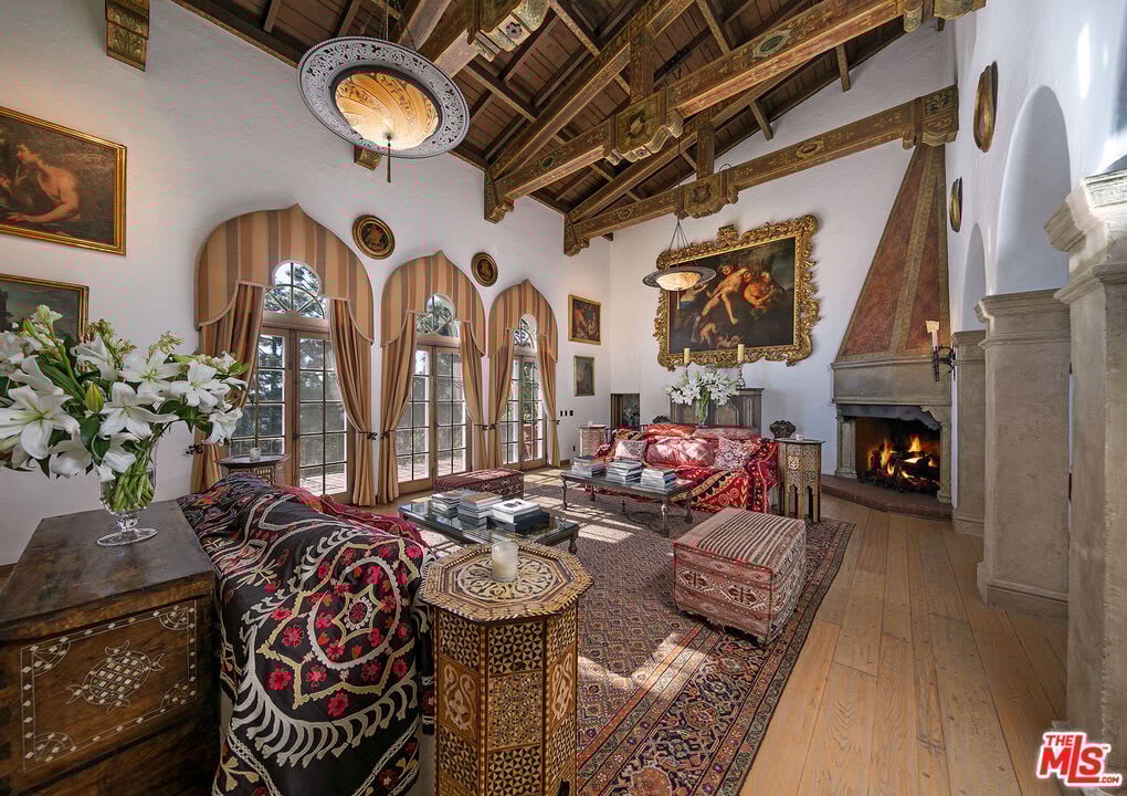 Castillo del Lago in Hollywood Hills