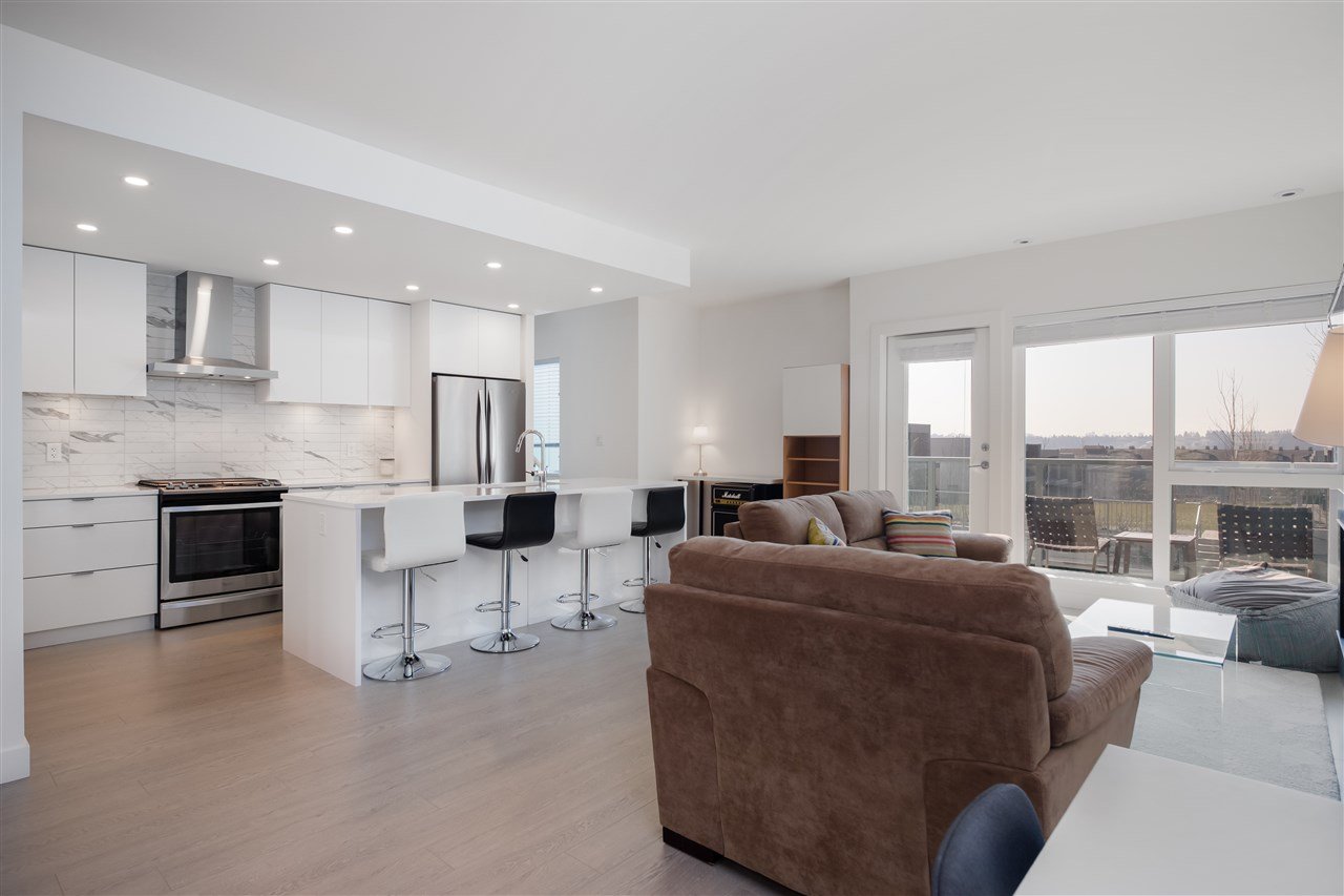 16-3596 Salal Dr