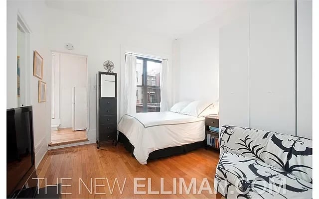 313 West 75th Street Unit: 4B