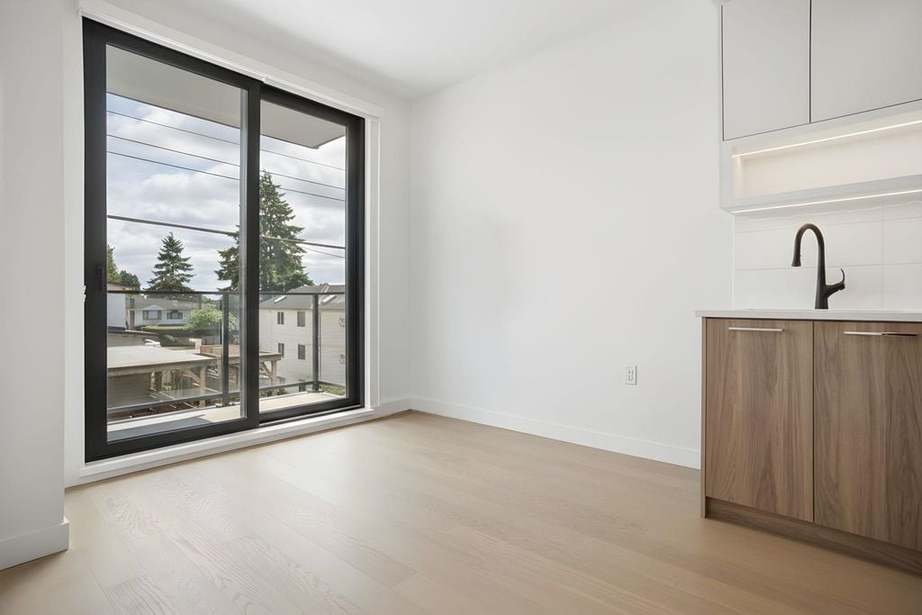 8398 Oak Street 202, Vancouver