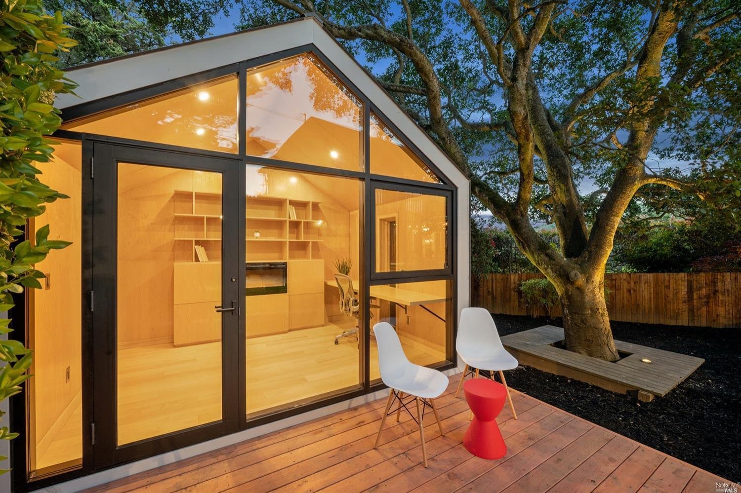 2 Cedarwood Ln