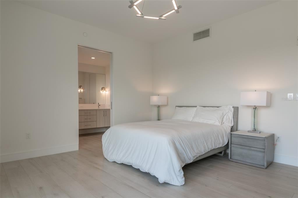 4750 Ocean Blvd, #202