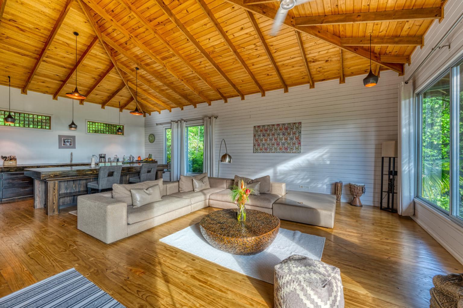 Exceptional Retreat Center on 62 Acre in Tinamastes