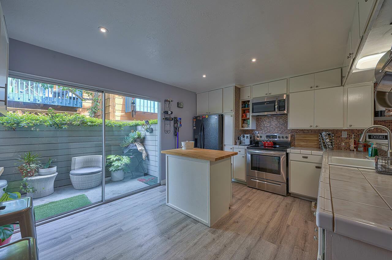 3156 Eucalyptus St APT 8