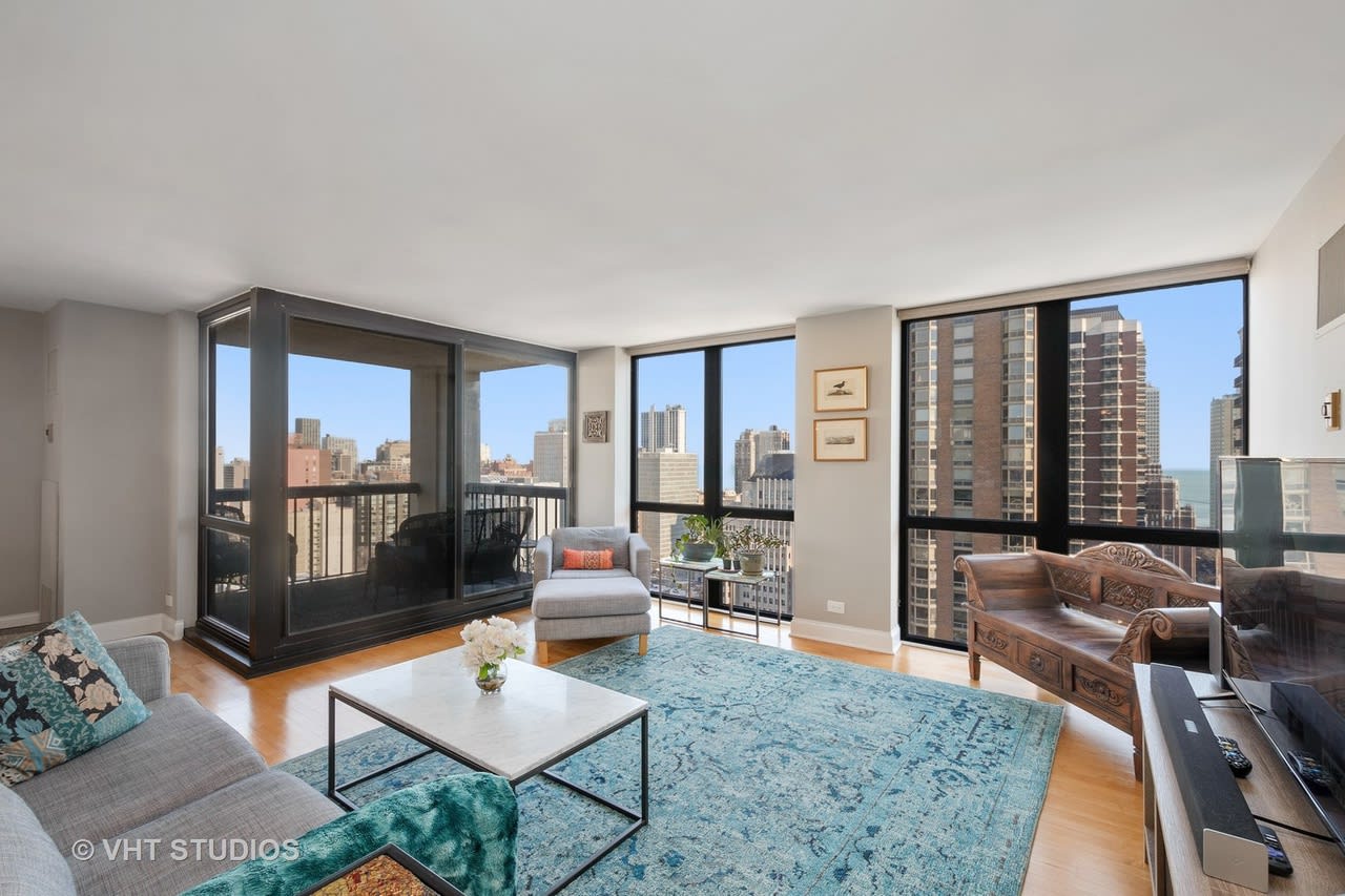 1122 N Clark St #2406
