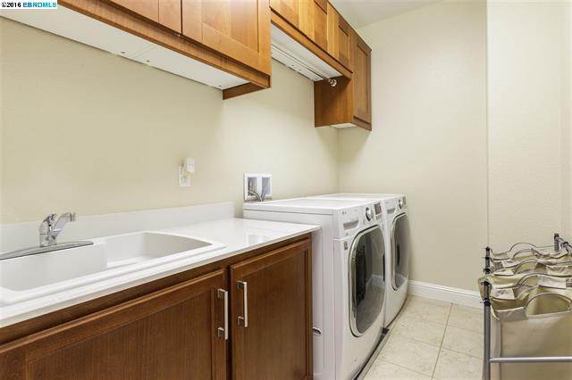 6480 Bayview Dr, Oakland, CA 94605
