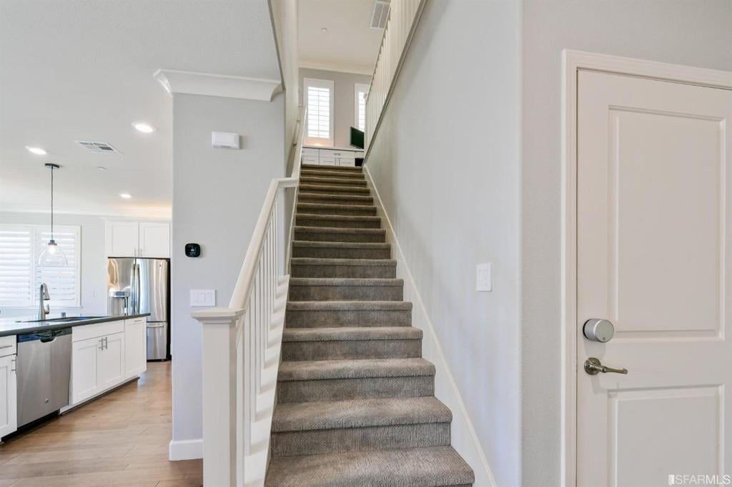 351 Crestview Cir Daly City, CA 94014