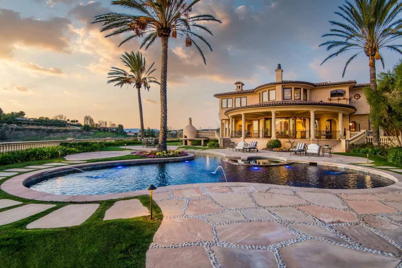 1233 Woodland Grove Ct, Calabasas Real Estate