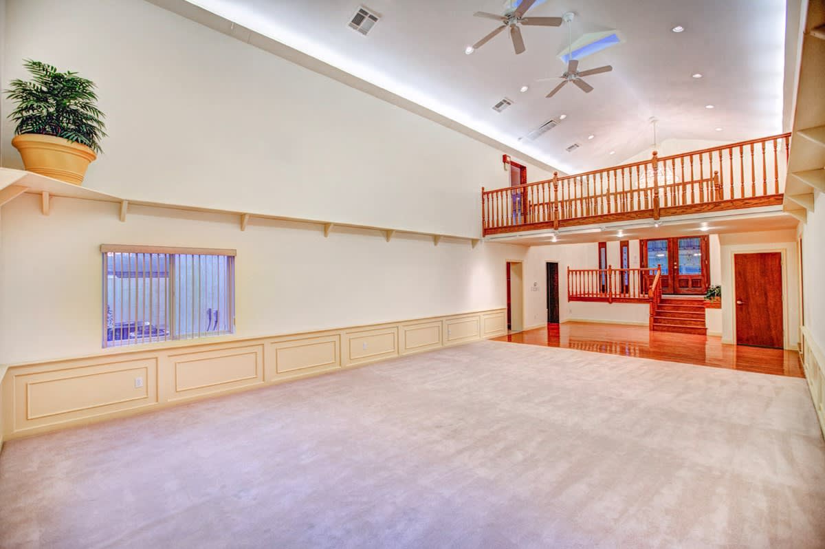 9424 La Tuna Canyon Rd, Sun Valley, CA