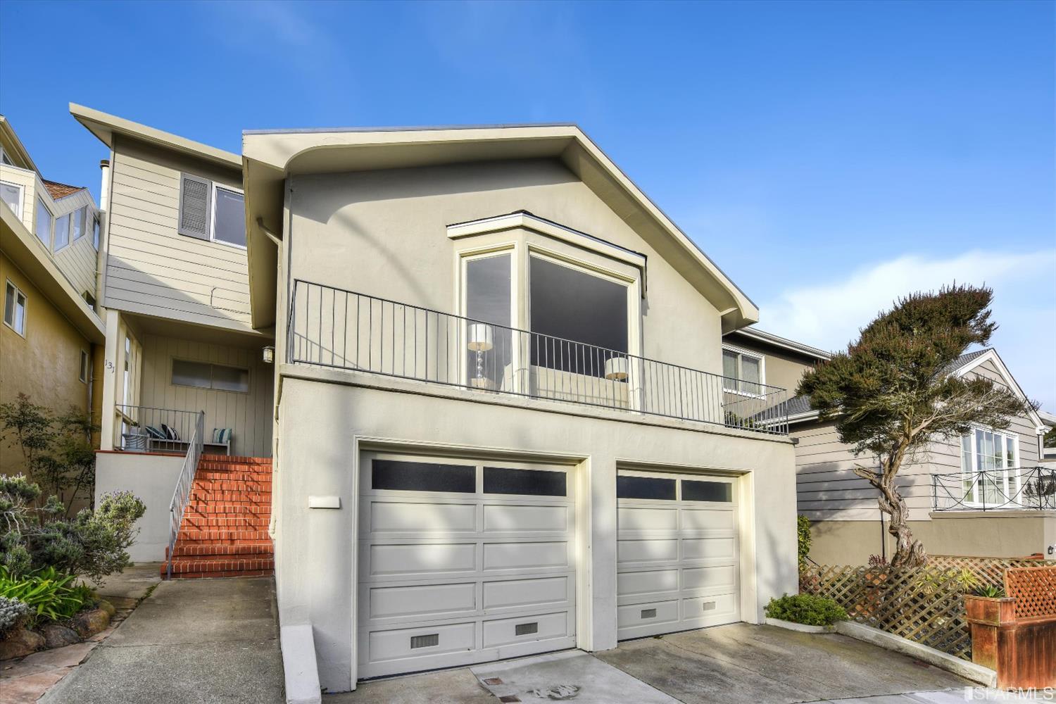 131 Robinhood Dr