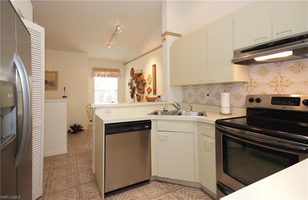 402 Emerald Bay CIR Unit: E5