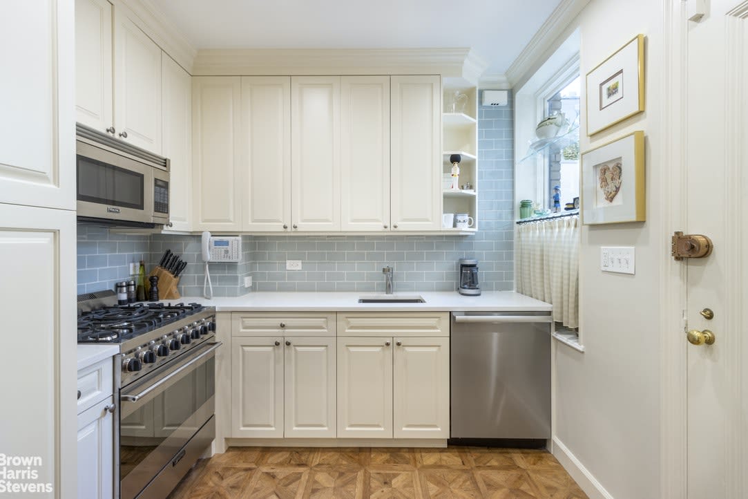 3 East 77th Street, 15B