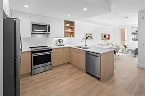 306-2461 Sidney Ave