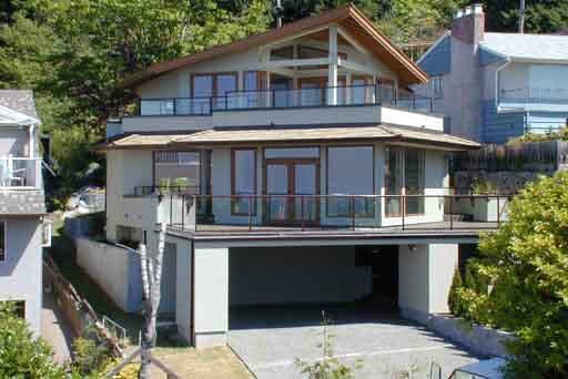 1018 Esquimalt Ave