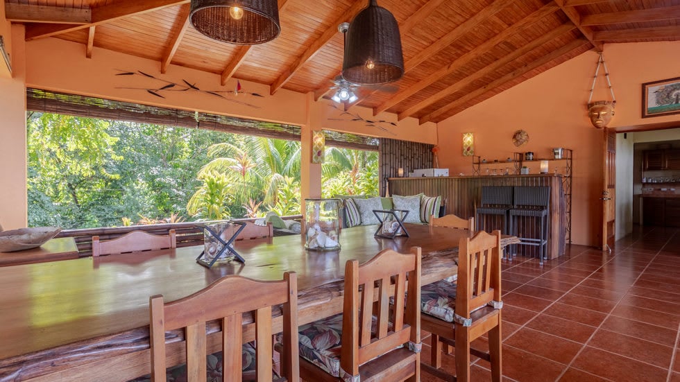 Home with White Water Views and Easy Access in Ojochal