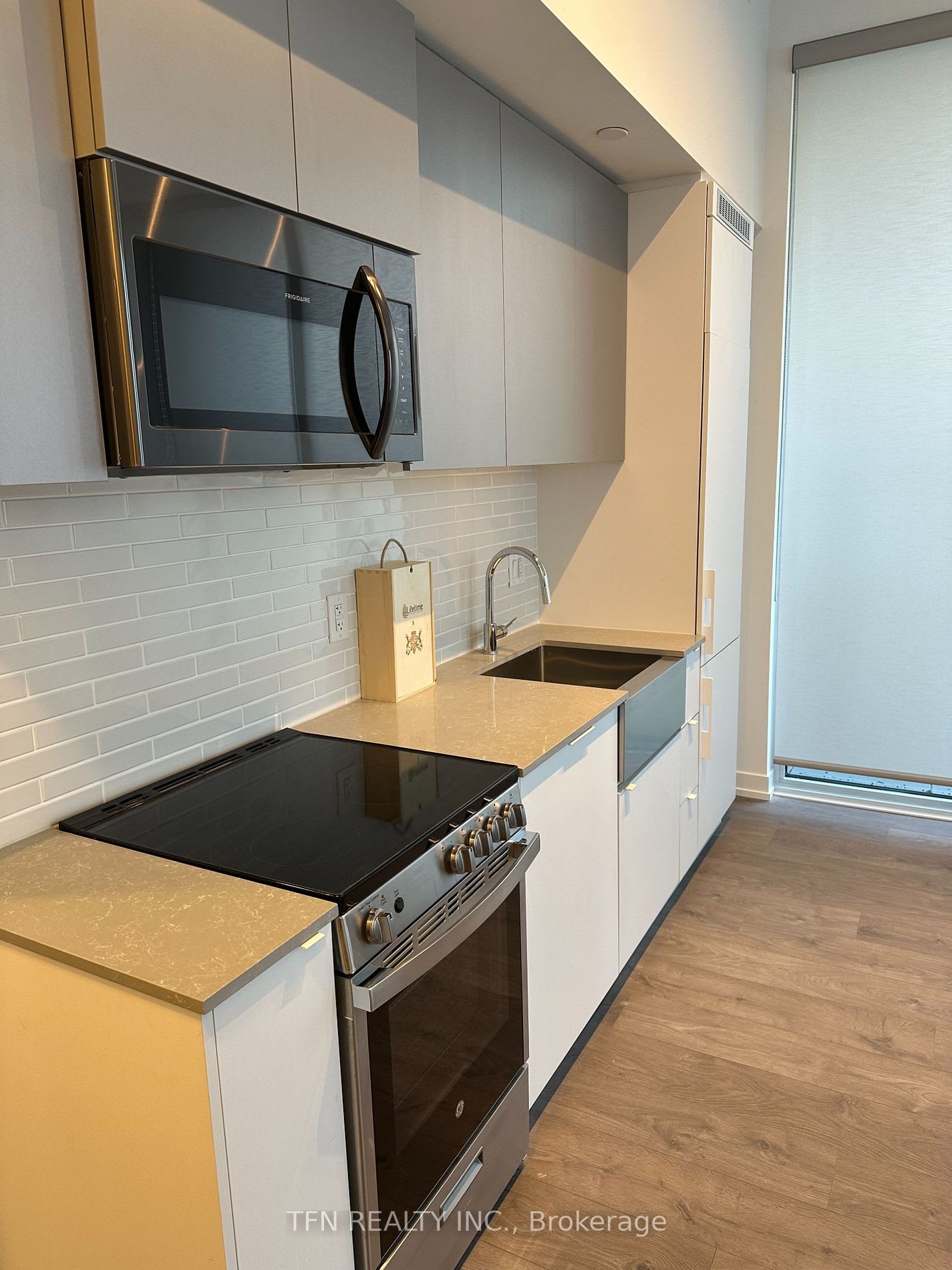 270 Dufferin St Unit: 211