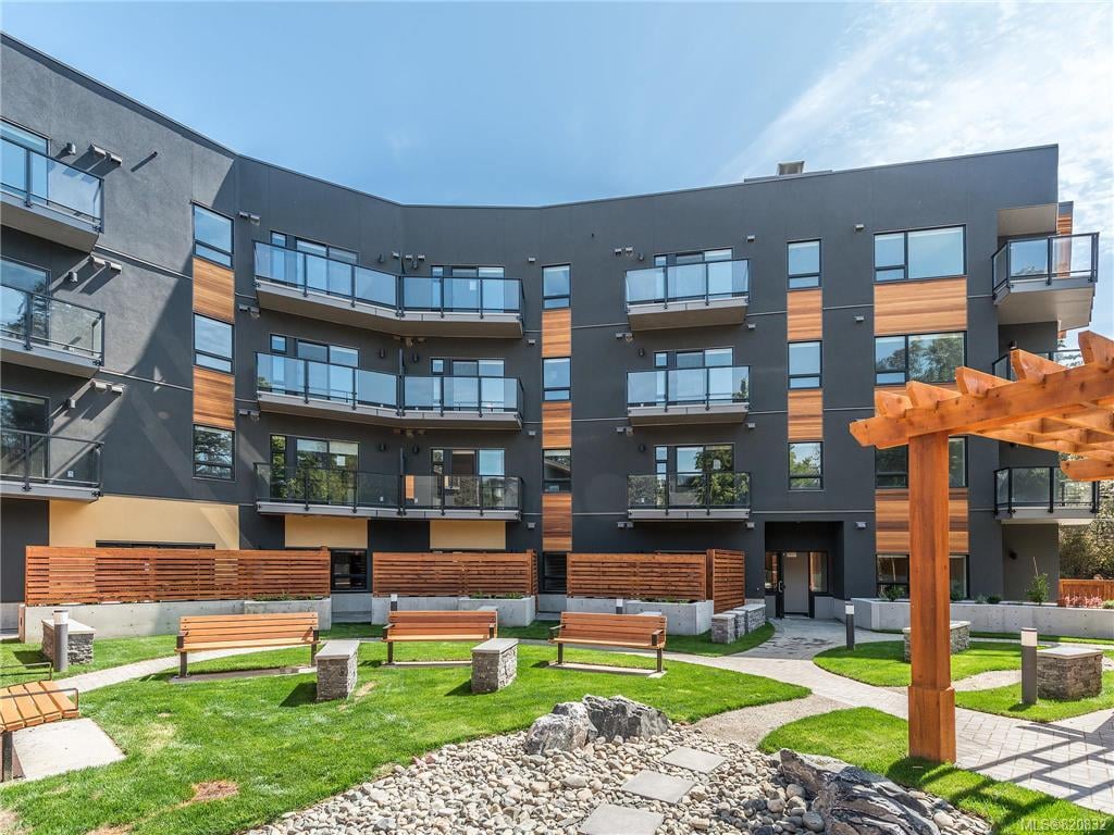 315-991 McKenzie Ave