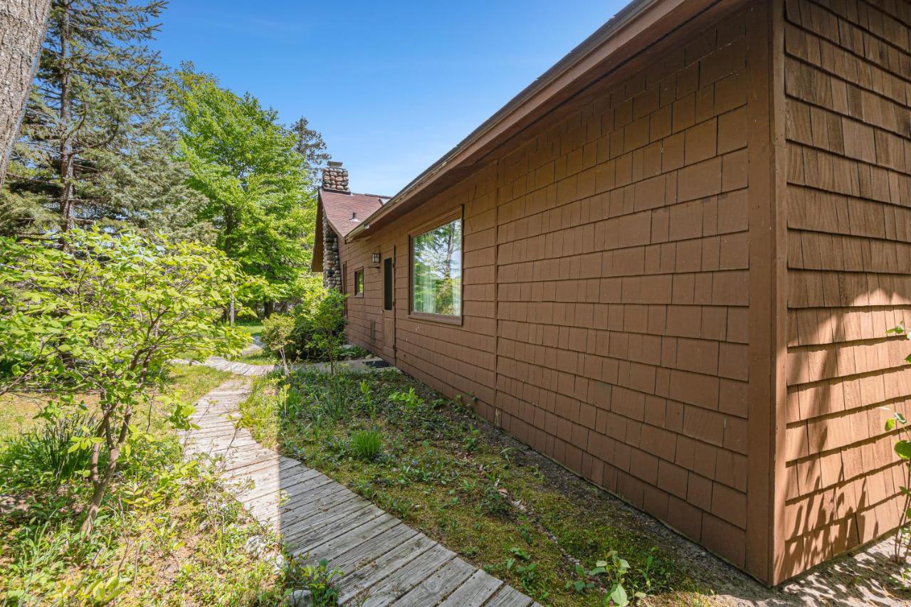 Bricker Cottage | Little Glen Lake, Michigan