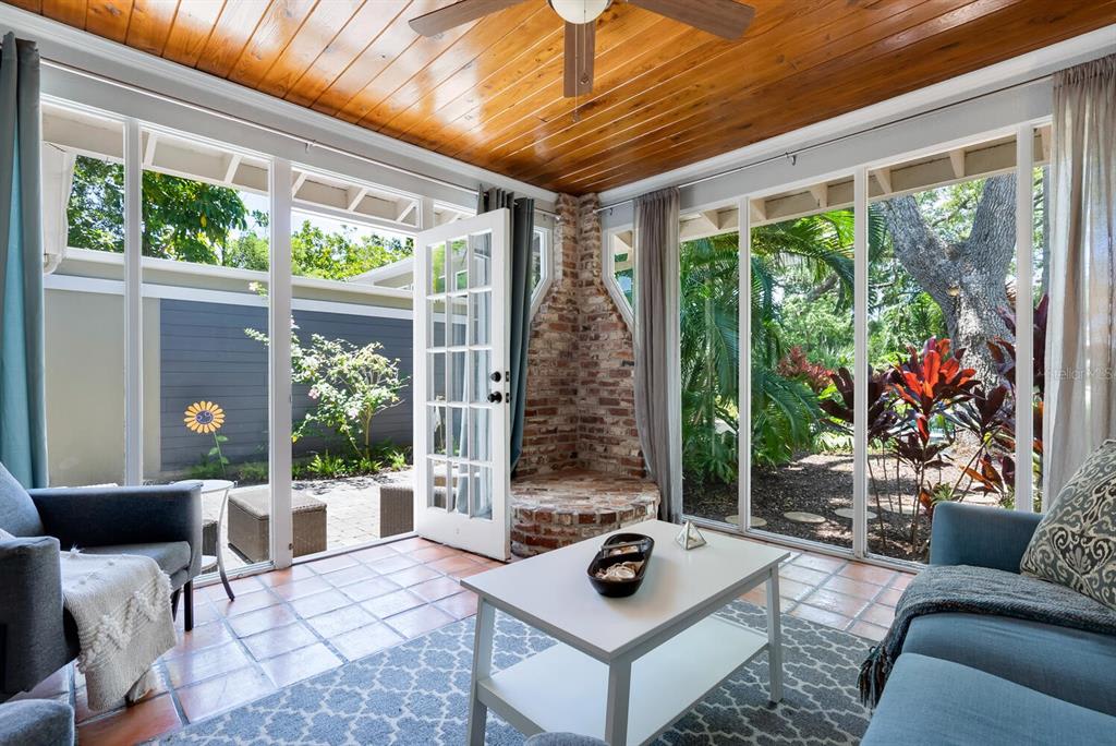 1734 Bahia Vista St