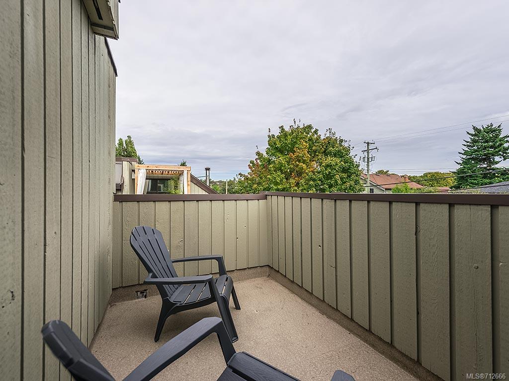 2306 Fernwood Rd, Victoria