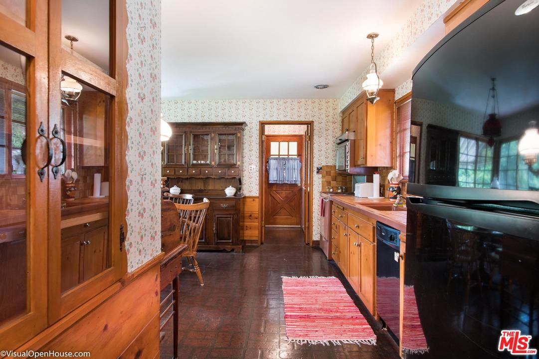 Charming 2 Bedroom Cottage in Studio City