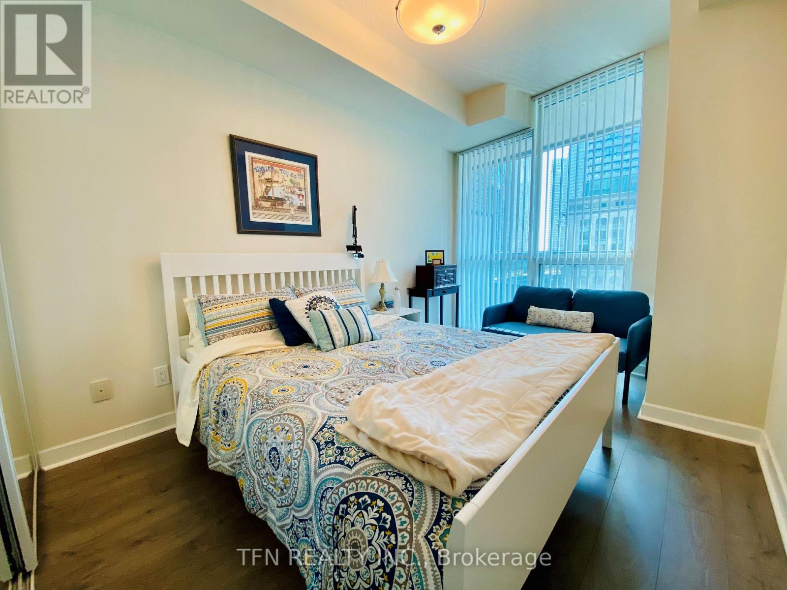 33 Bay St, Unit 302