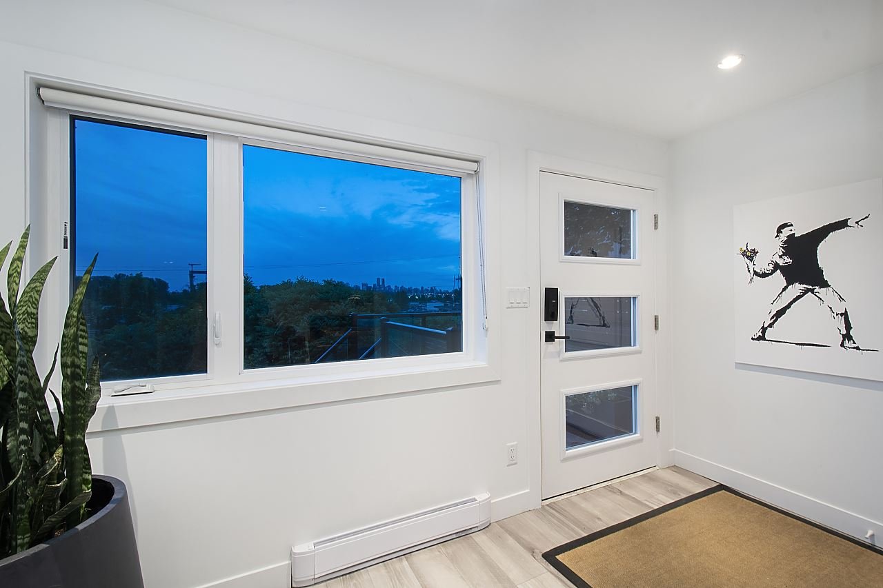 1140 W 17 St