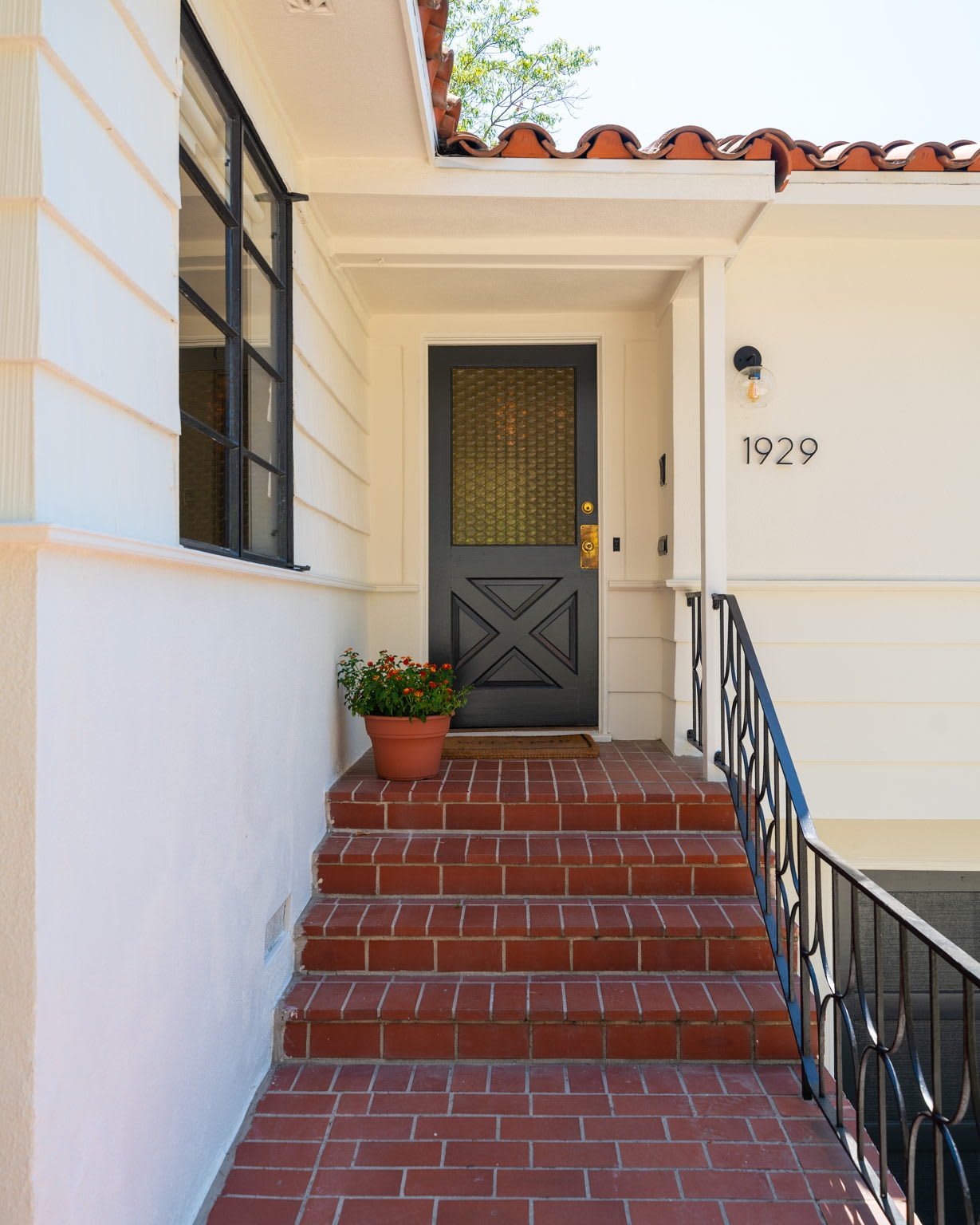 Hip Mid Century Traditional in Franklin Hills 