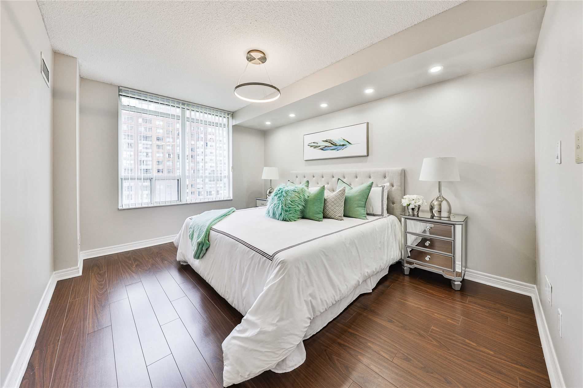 310 Burnhamthorpe Road W #1206Mississauga
