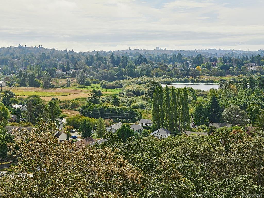 703-4011 Rainbow Hill Lane, Saanich