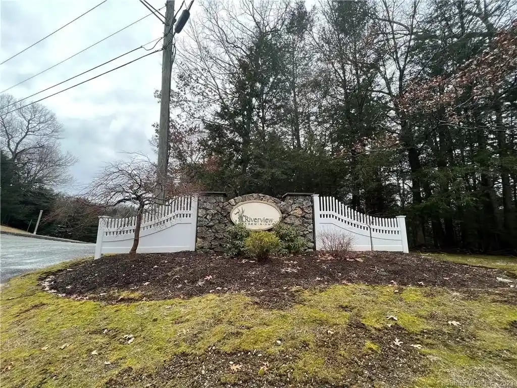 35 Copper Creek Cir