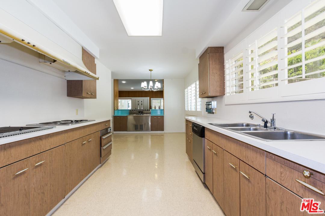 8900 Alto Cedro Drive